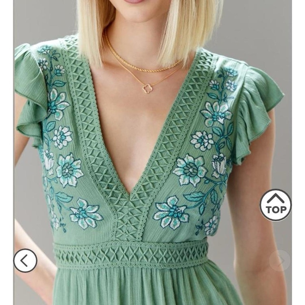 NWT! Francesca’s  Embroidered Floral Blouse Size M